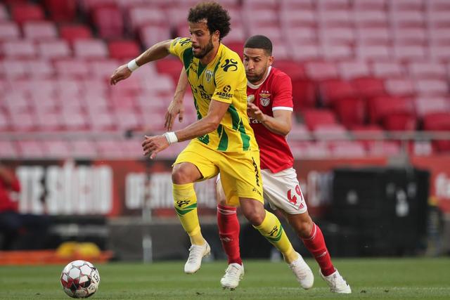 林加德社媒晒怀抱女儿照片：节日快乐