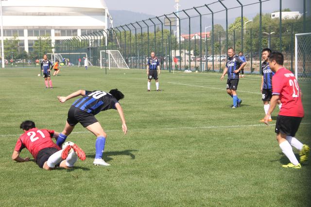 胡金秋27+13赵岩昊21分 广厦终结青岛4连胜